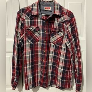 Wrangler Button Up Flannel shirt